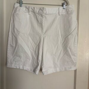 Lands End White Women's Shorts - Excellent Used Condition